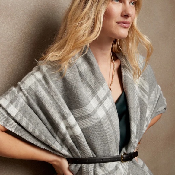 Banana Republic Factory Grey White Plaid Poncho NWT - Picture 4 of 8